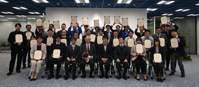 プログラム修了者の集合写真